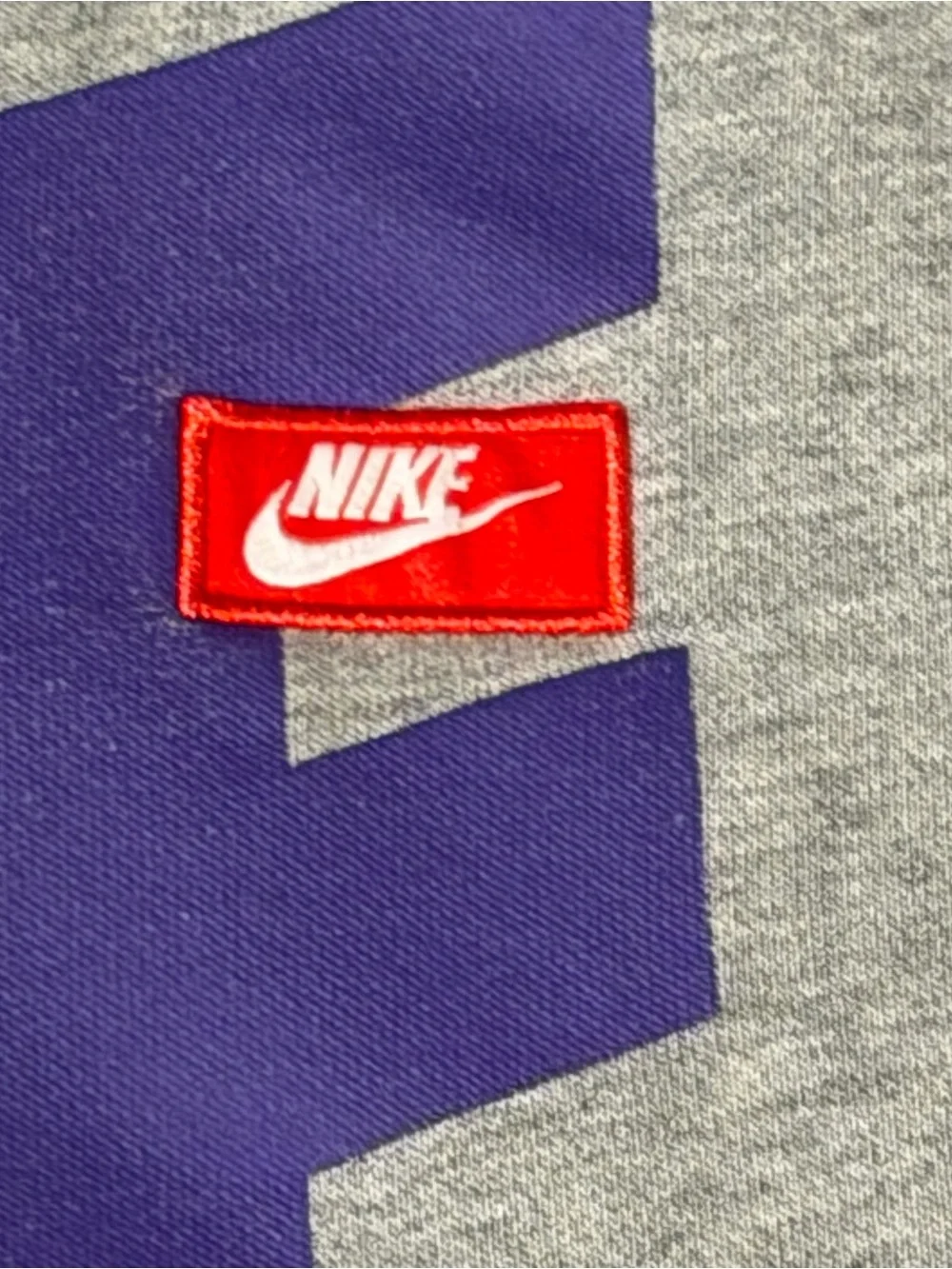 Nike Men’s Pullover Hoodie L Regular Gray Purple Logo Graphic Fleece Pockets
